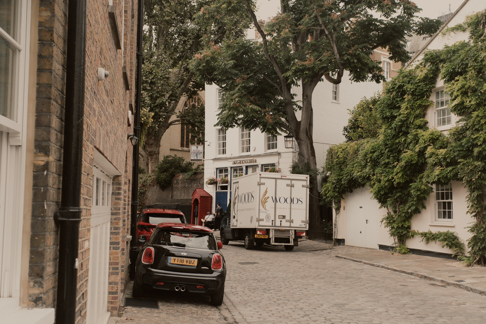Delivery van on cobbles, Wilton Row, Belgravia